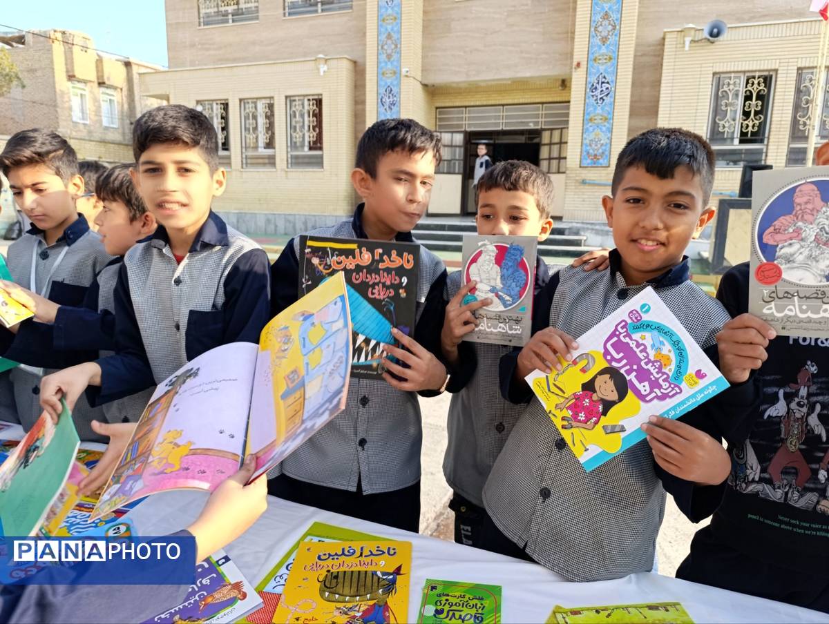 برگزاری نمایشگاه کتاب در دبستان معلم دو آشخانه 