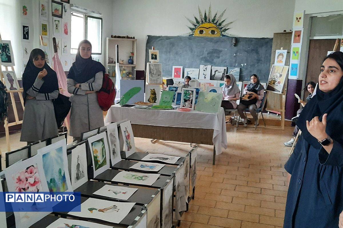 بازدید دانشآموزان پایه نهم آموزشگاه دخترانه پاکان،ملارد از هنرستانهای طوبی، کبری زرگران و نور