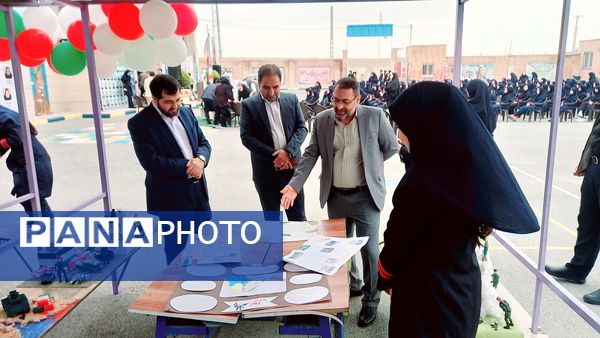 نواختن زنگ استکبارستیزی همزمان با برگزاری بیست و هفتمین دوره انتخابات شورای دانش‌آموزی در آموزشگاه فرزانگان ملارد