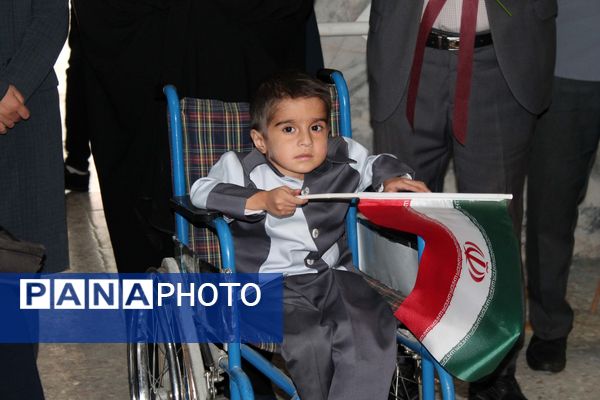 بازدید مدیرکل آموزش و پرورش استان خراسان رضوی از مدرسه خدیجه ی کبری (س) 