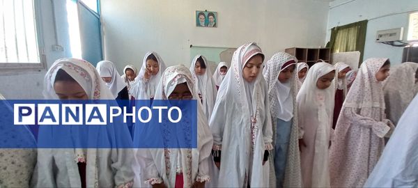 حضور پرشور دانش‌آموزان پایه چهارم دبستان شهید تنیده در نماز جماعت