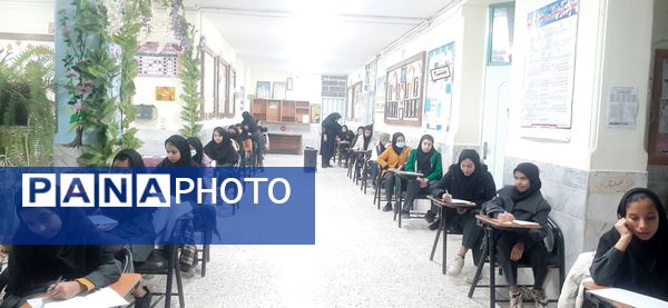 حوزه امتحانی در دبیرستان نمونه شهید محمدی پور خلیل آباد 