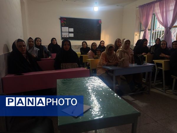 اولین جلسه انجمن اولیا در دبستان سمیه 