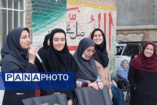برگزاری جشن پرشور روز دانش آموز در دبیرستان شهدای هسته‌ای