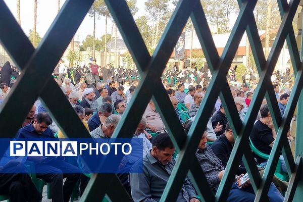 مراسم پرفیض روز عرفه در امامزاده عمادالدین رباط‌کریم با حضور پرشور زائران برگزار شد