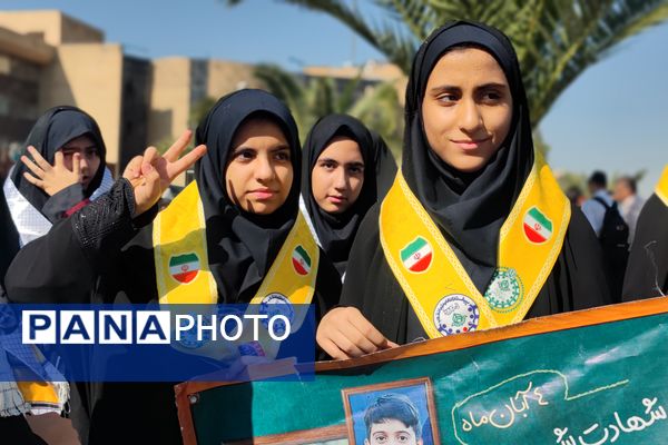 روز دانش‌آموز، روز خروشِ آگاهی و شادابی