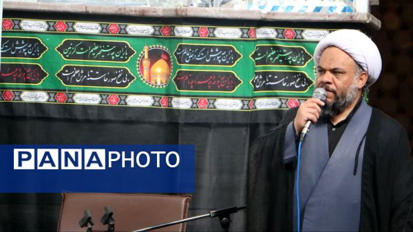 آیین غباروبی و عطرافشانی ضریح مطهر آستان مقدس امامزاده بی‌بی سکینه