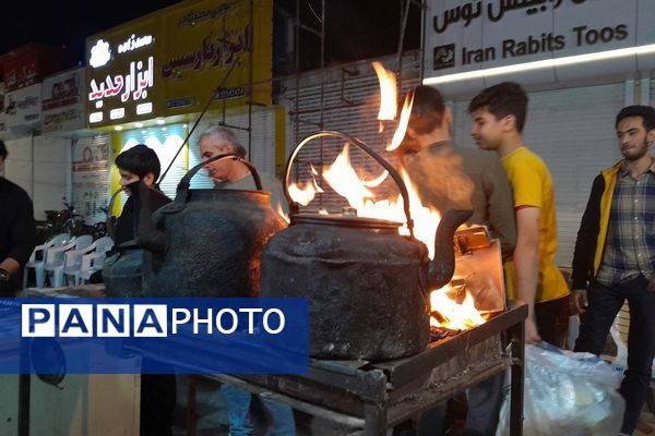 خدمت‌رسانی به زائران دهه آخر ماه صفر در ایستگاه‌های صلواتی موکب‌های مشهد