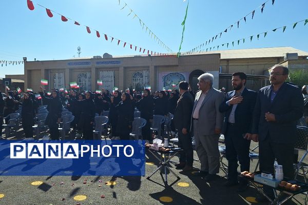 آیین نواختن زنگ مدرسه با شروع سال تحصیلی جدید 