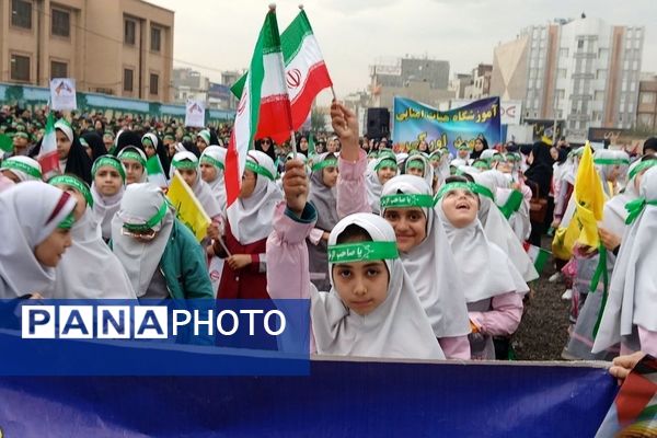 حضور دانش آموزان اسلامشهری در راهپیمایی ۱۳ آبان