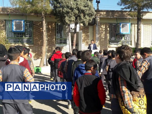 جشن تقدیر از بانوان آموزگار به‌مناسبت روز مادر در دبستان شهید پسندیده فدافن