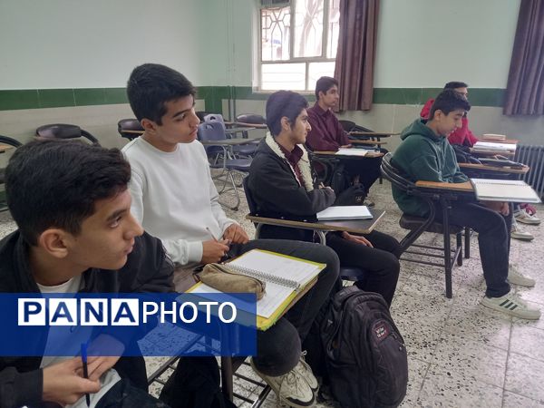 کلاس های تقویتی دبیرستان نمونه آیت الله خامنه‌ای کاشمر