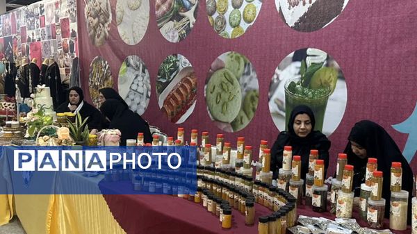 ایوان هنر، گفتگویی بدون کلام از دستان هنرمند بانوان مشهدی است