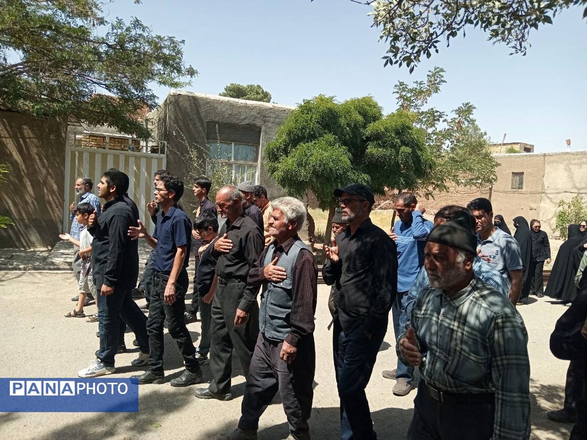 پیاده‌روی جاماندگان اربعین در شهر‌ رباطسنگ؛ دل‌هایی که از راه دور به کربلا رسیدند