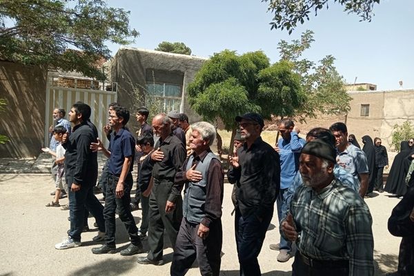 پیاده‌روی جاماندگان اربعین در شهر‌ رباطسنگ؛ دل‌هایی که از راه دور به کربلا رسیدند