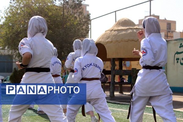 برگزاری المپیاد ورزشی درون مدرسه‌ای در بهارستان‌دو