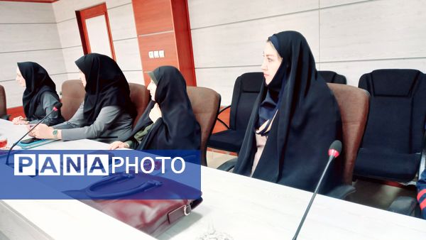 تقدیر از دانش‌آموزان برگزیده علمی‌پژوهشی در اداره آموزش و پرورش شهرستان ملارد