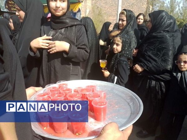 برپایی ایستگاه صلواتی در روستای نقاب شهرستان خلیل آباد