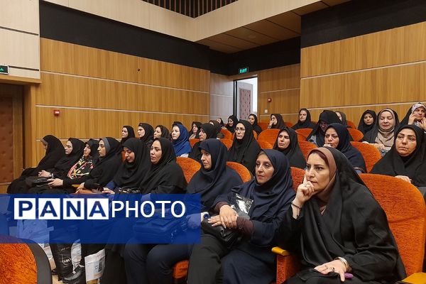 برزگرای جشنواره طلایه داران  به منظور  قدردانی از تلاش‌ها و دستاوردهای دانش‌آموزان و مدیران مدارس ملارد 