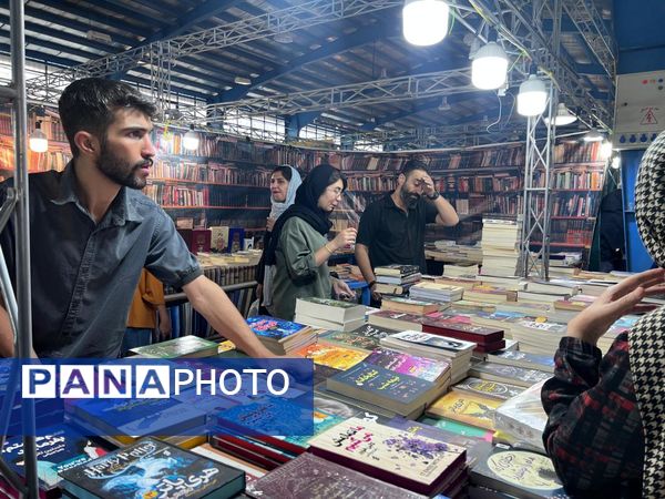 سوغاتی‌سرای شهرکرد در نمایشگاه بین المللی برپا شد
