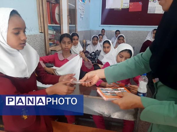 جشن روز دختر در دبستان دخترانه شهید علی‌رضایی