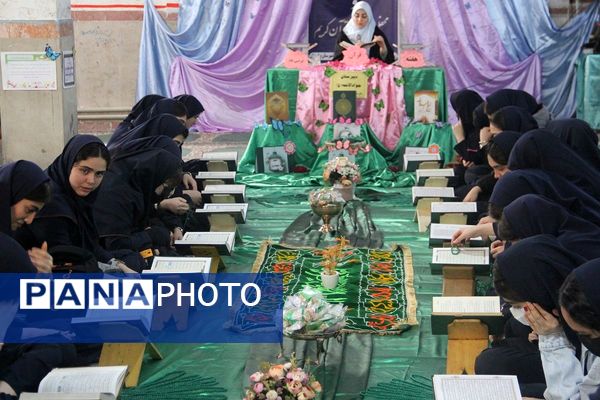 افتتاحیه محفل انس با قرآن‌کریم در دبیرستان جوادالائمه بهارستان‌دو