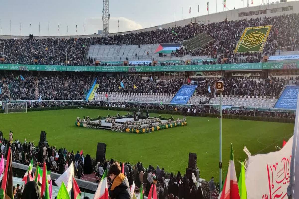 اجتماع بزرگ محفل قرآنی امام حسنی ها در ورزشگاه آزادی تهران