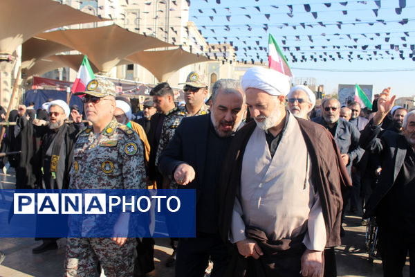 جلوه‌هایی از حضور نوجوانان در مراسم تشییع و خاکسپاری شهدای گمنام