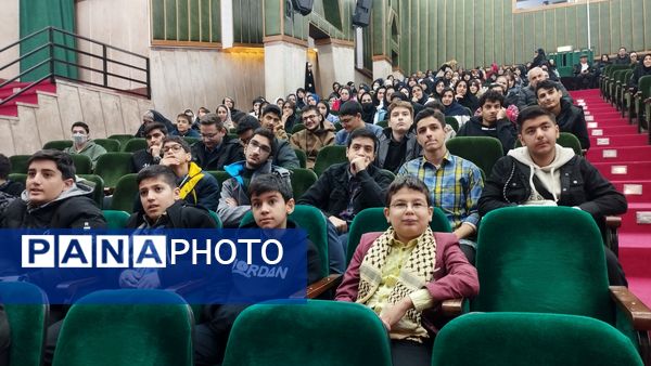 آیین تجلیل از دانش‌آموزان منتخب مسابقات قرآنی و فرهنگی 