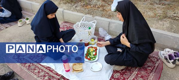 صبحانه سلامت و روز جهانی تخم مرغ در مدرسه شهید خاقانی شهرستان شیروان