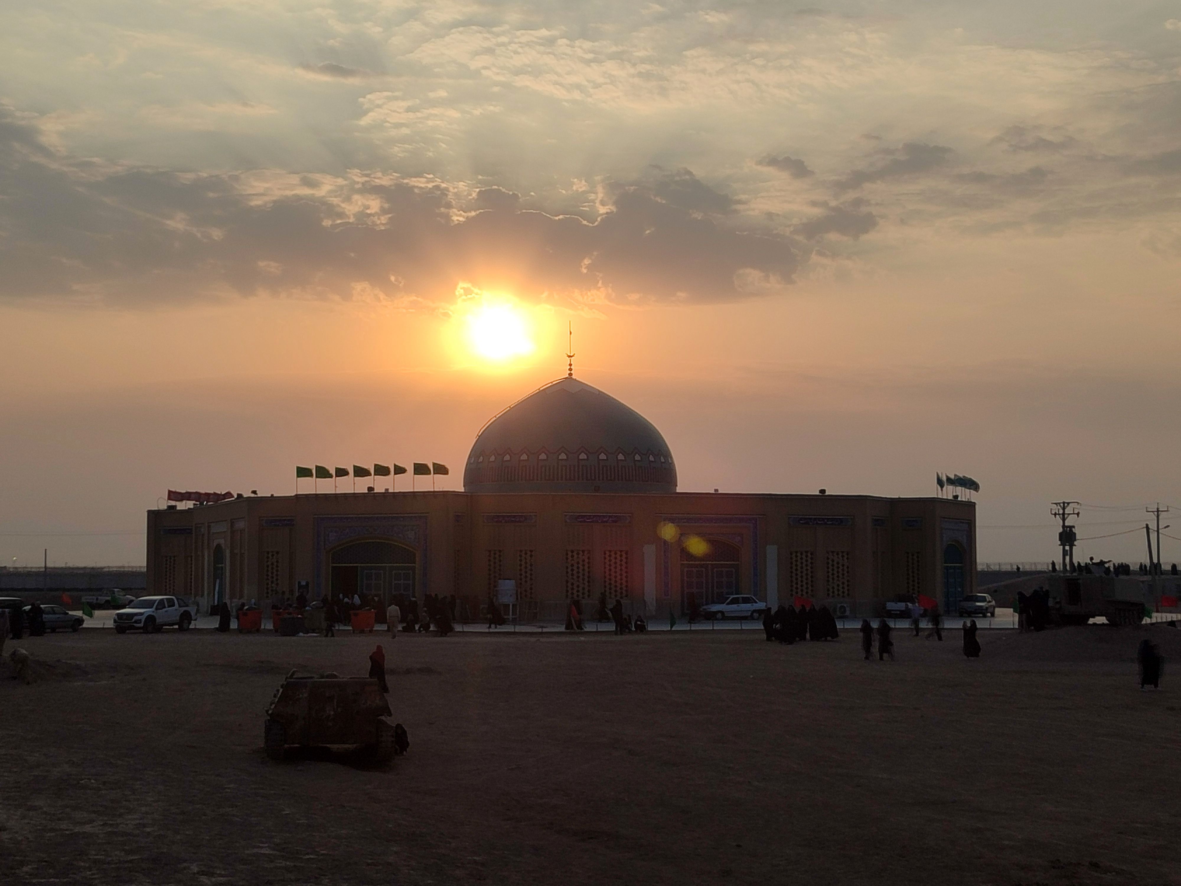 کاروان‌ دانش‌آموزی دختران در راهیان نور یادمان شهدای شلمچه