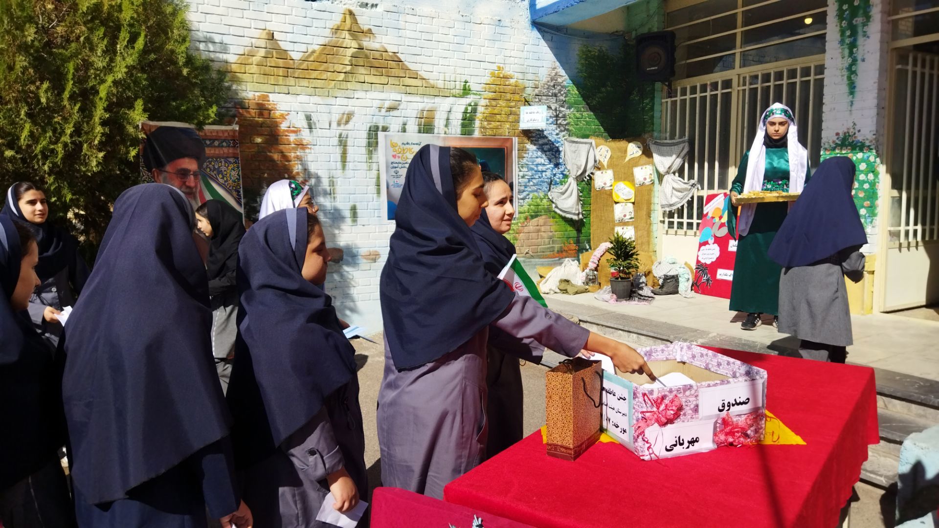 جشن عاطفه‌ها در مدارس اسکو