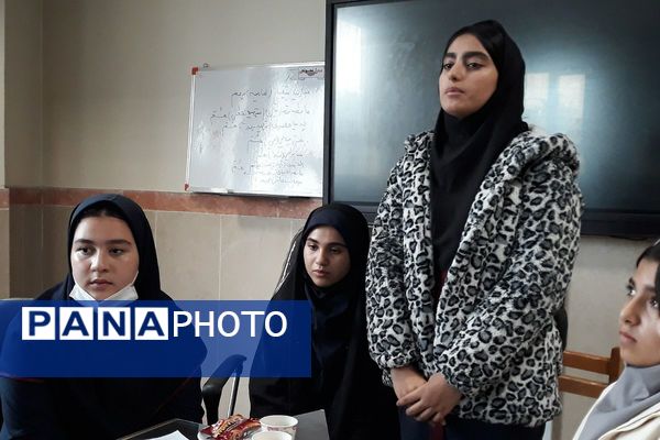 رقابت دانش‌آموزان منتخب در انتخابات منطقه‌ای شورای دانش‌آموزی بهارستان دو