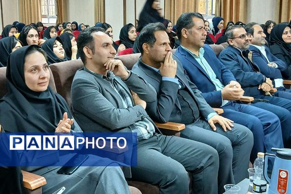 گردهمایی‌ دانش آموزی در هفته کتاب و کتابخوانی