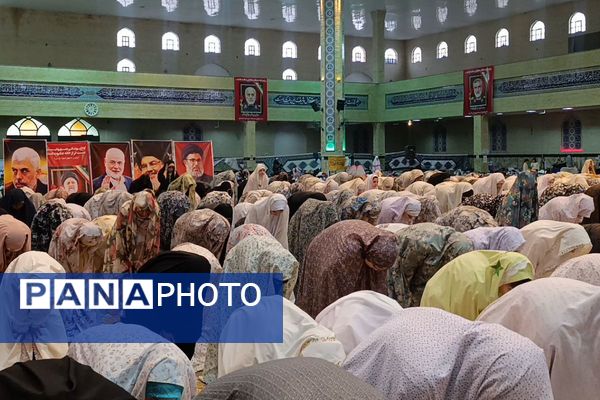آغاز آیین معنوی اعتکاف در مصلای اسلامشهر با حضور گسترده نوجوانان