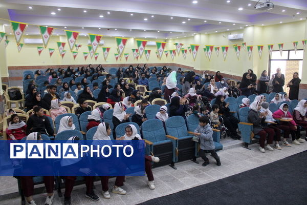 جشن دانش‌آموزان مدارس استثنایی شهرستان بوشهر به‌مناسبت میلاد حضرت زهرا (س) و روز مادر