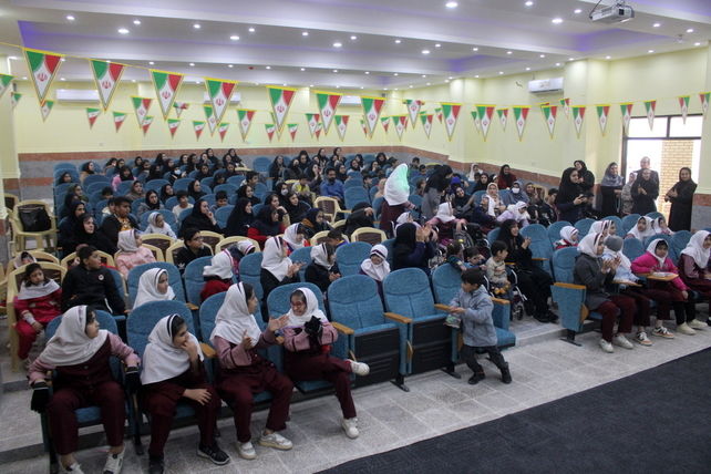 جشن دانش‌آموزان مدارس استثنایی شهرستان بوشهر به‌مناسبت میلاد حضرت زهرا (س) و روز مادر