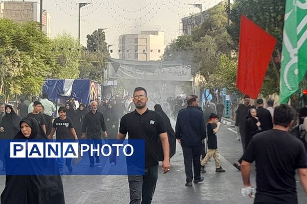 برپایی موکب های مختلف در مسیر پیاده روی اربعین در ناحیه دو شهرری 