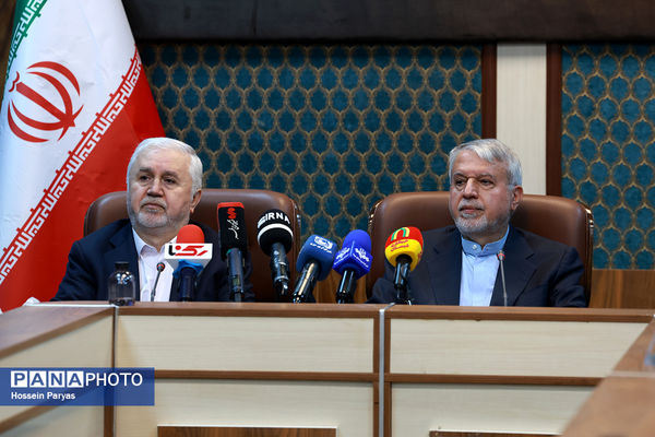 نشست خبری وزیر میراث فرهنگی، گردشگری و صنایع دستی و معاونان وزارتخانه با اصحاب رسانه