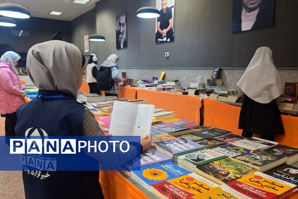 بازدید علمی دانش‌آموزان از نمایشگاه کتاب رباط‌کریم