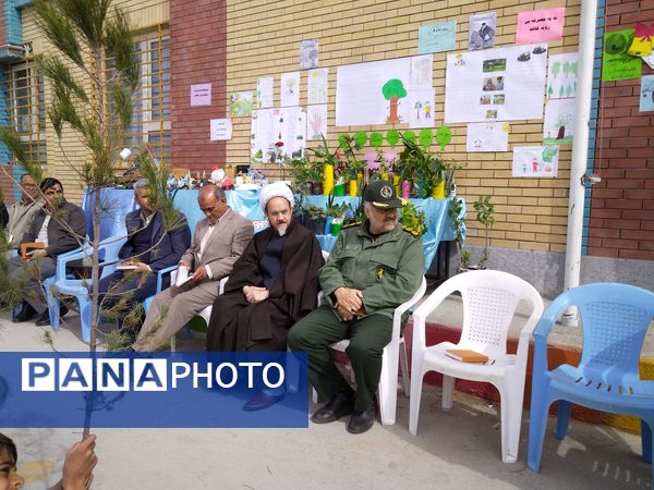 روز درختکاری و روز آموزش همگانی حفظ محیط زیست در مدرسه پویندگان فرهنگ شهرستان خلیل آباد 
