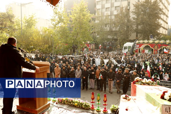 وداع باشکوه مردم با شهدای گمنام در قلب پایتخت