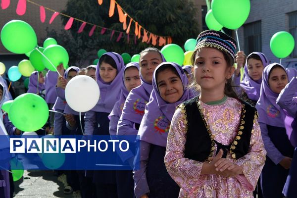 جشن میلاد حضرت زینب(س) با حضور مادر پرستار در دبستان علویان بهارستاندو