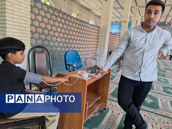 برپایی میز خدمت ادارات شهرستان حاجی آباد در نماز جمعه به‌مناسبت هفته دولت