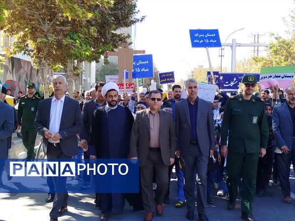 مردم کاشمر با گام‌های استوار در مسیر آرمان‌های انقلاب گام برداشتند 