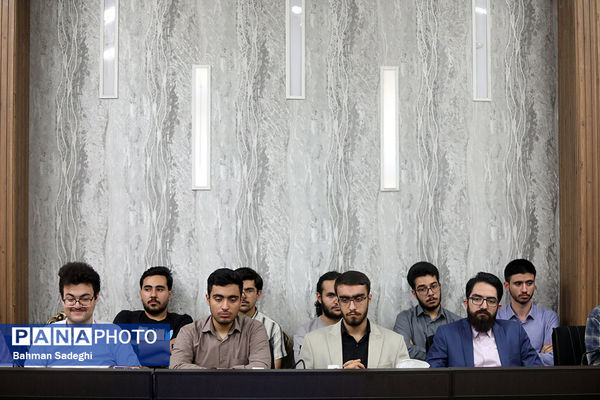 نشست صمیمی وزیر آموزش و پرورش با مدال آوران المپیادهای علمی