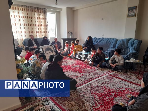 تجلیل پیشتازان از مادران شهدا به‌مناسبت هفته قرآن، عترت و نماز در خداآفرین