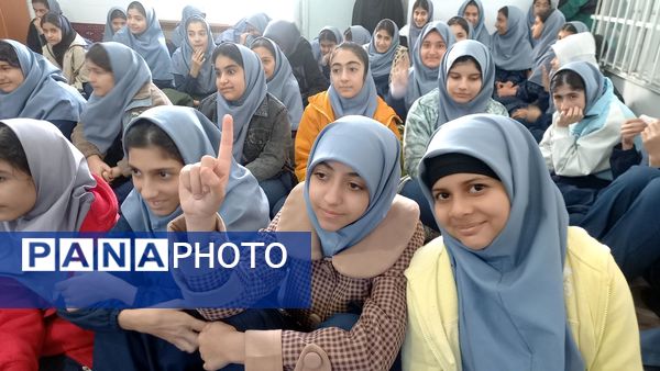 دانش‌آموزان دبیرستان حاج رحمت‌اله شیروانی در سوگ حضرت فاطمه زهرا(س)