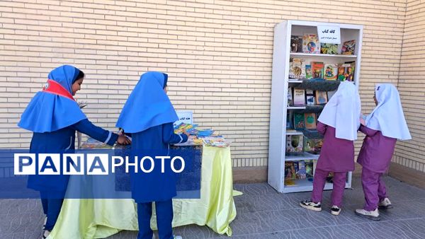 کافه کتاب در دبستان دخترانه ام‌البنین؛ زنگ تفریح با طعم کتاب و دوستی