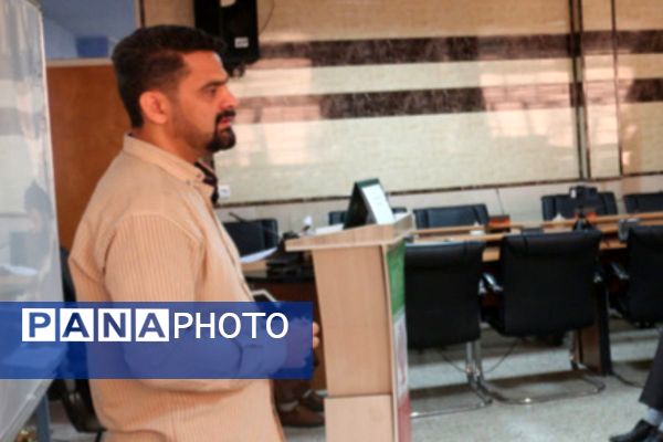 پیوند مهارت و معرفت در آموزش و پرورش فیروزکوه به همراه تلاوت زیارت عاشورا و کارگاه اسنپ‌بک 